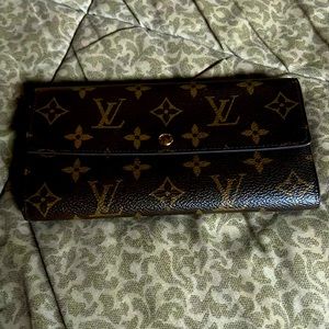 LV Sarah Long Wallet